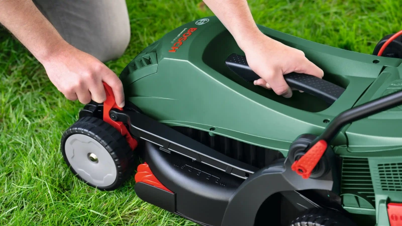 Lawnmower UniversalRotak 37-555 Bosch